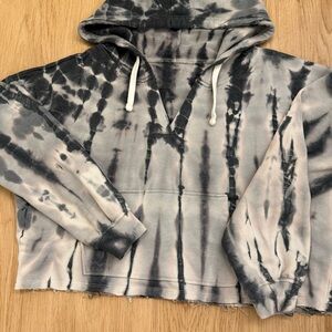 SO Women's Tie-Dye V-Neck Sweater - Black and Cream